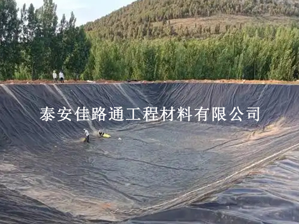 藕池養殖防滲膜性能提升全攻略:從選材到養護的實用指南 藕池養殖防滲膜性能提升全攻略:從選材到養護的實用指南